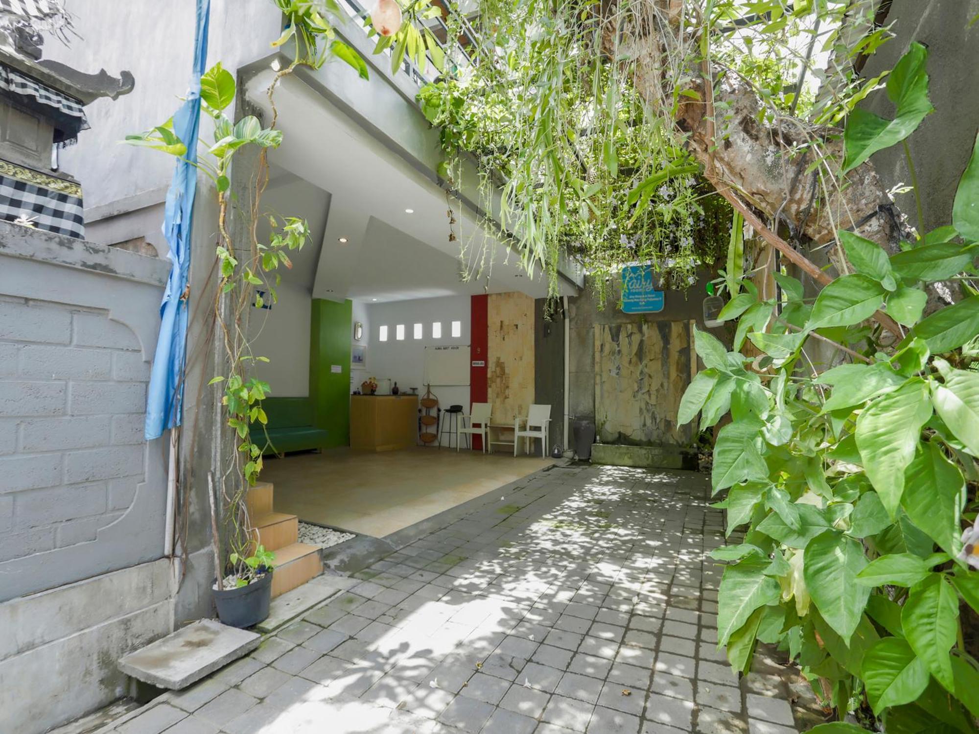 Oyo 3852 Valomia Guest House Denpasar Eksteriør bilde